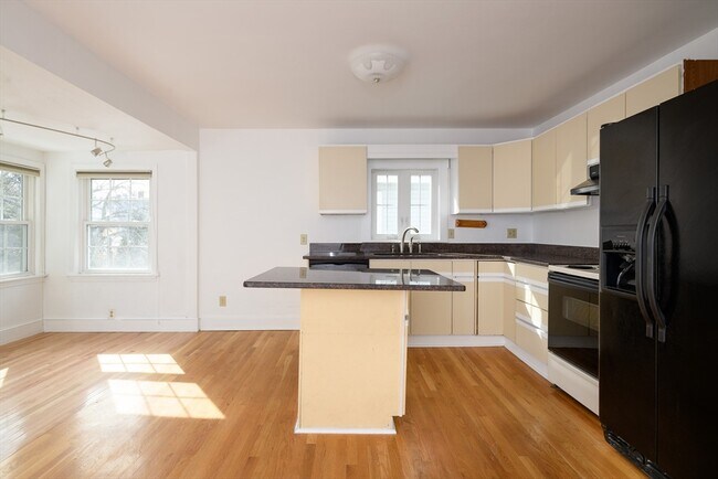 Building Photo - 14 Skehan St