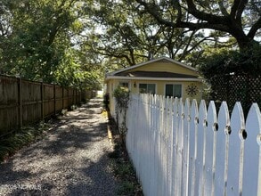 Building Photo - 314 Friendly Ln