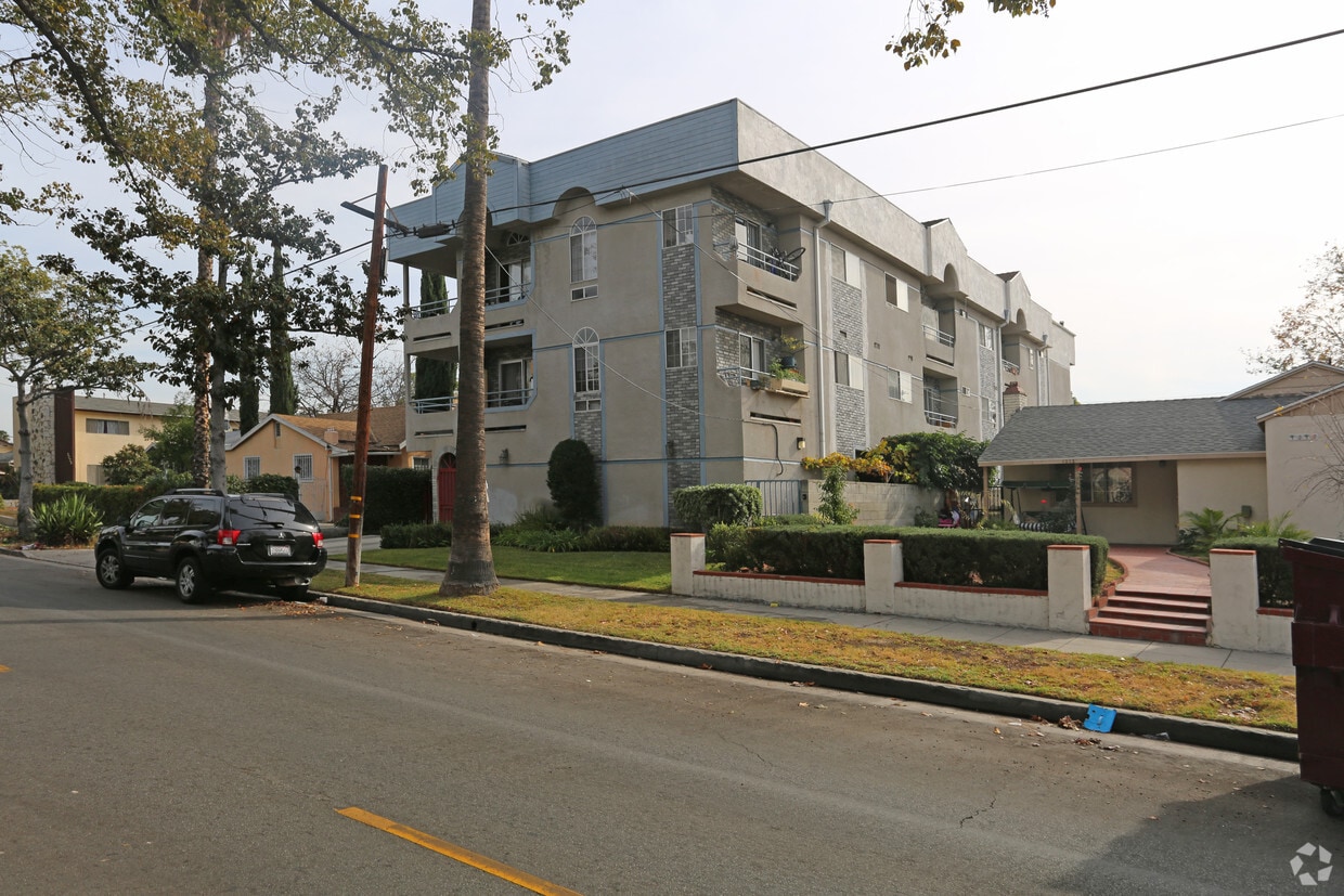 Building Photo - 1216 E Harvard St