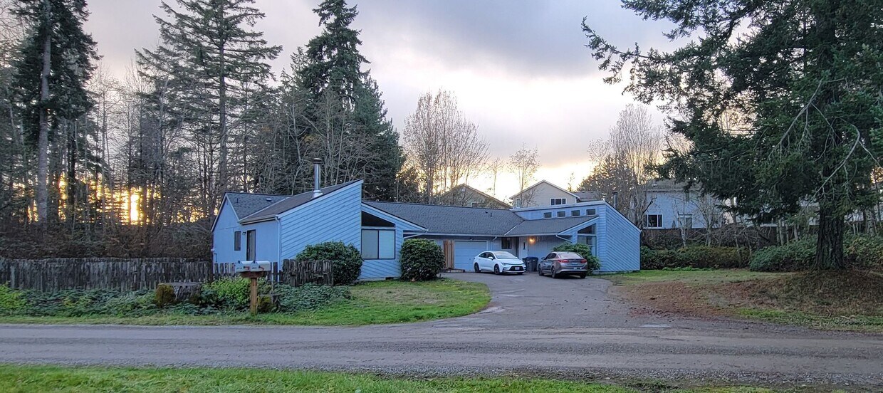 Primary Photo - Sedgwick2211/2213