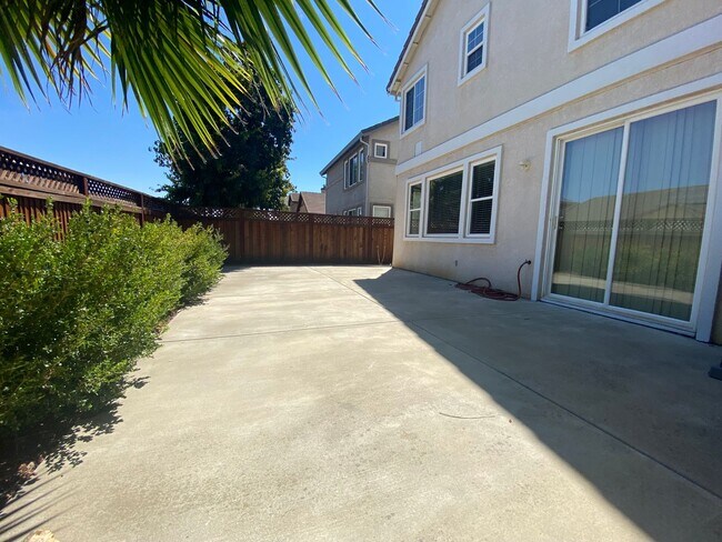 Foto del edificio - 4 Bedroom 3 Bath Lovely Home
