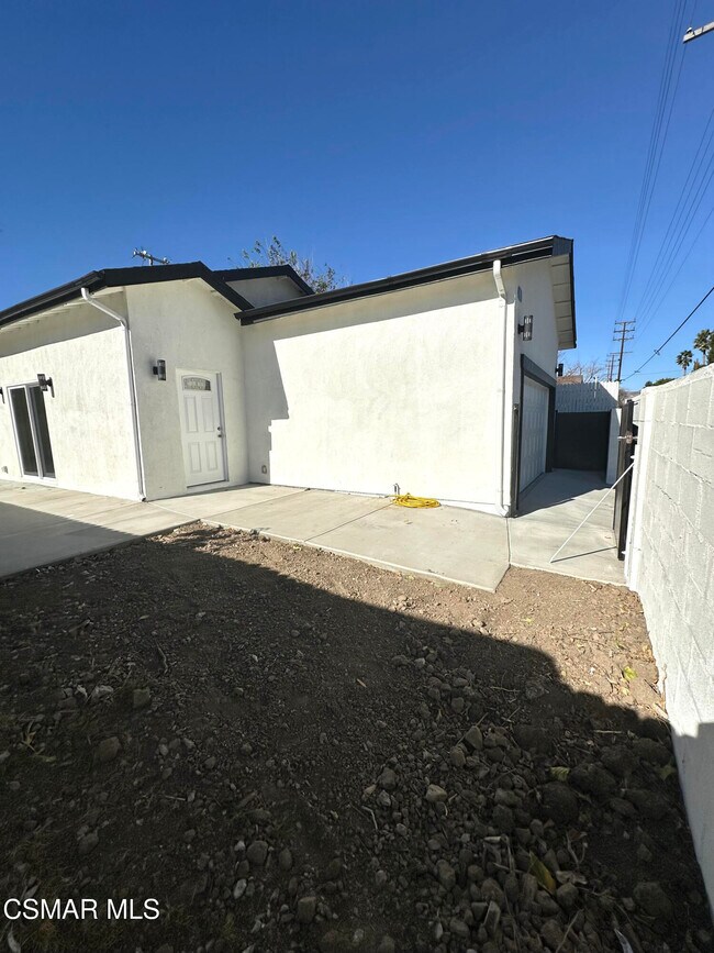 Foto del edificio - 8515 Vanalden Ave