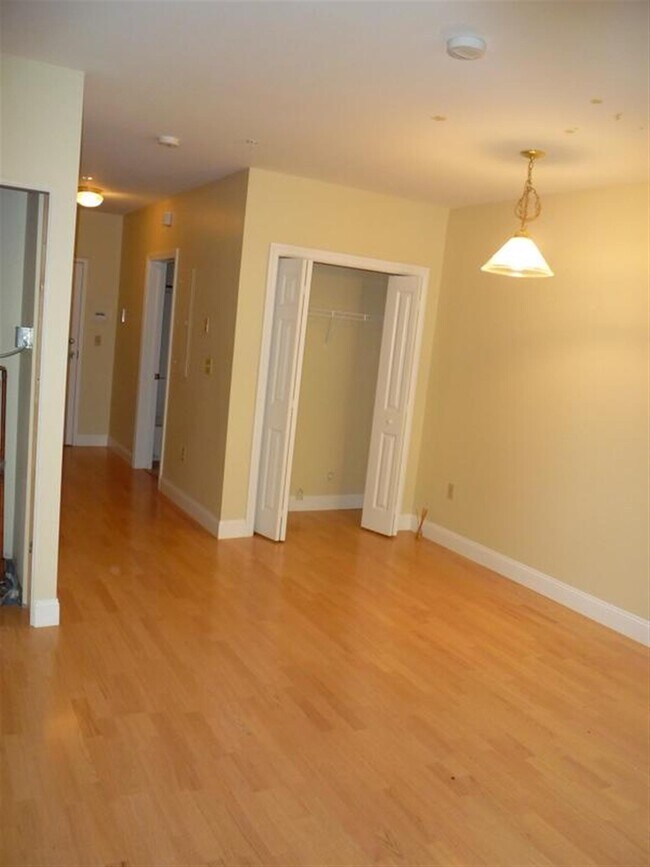 Building Photo - 19 Brookline St