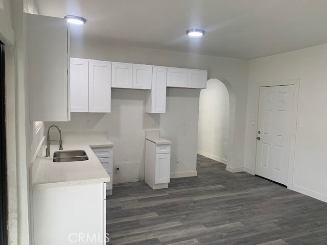Building Photo - 1514 S Bentley Ave
