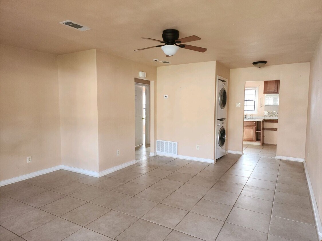 Foto del edificio - 1708 Poage Ave