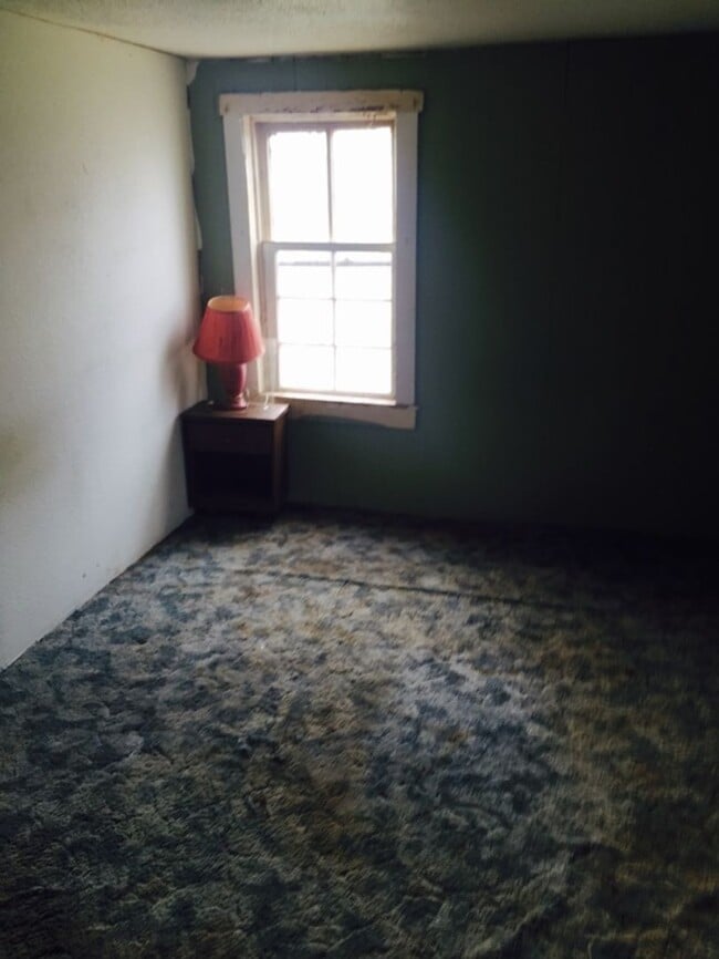 Building Photo - Out of City Limits! - $585 Month / $1,200 ...