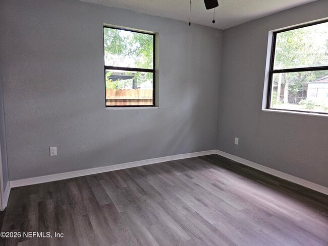 Building Photo - 1407 W 31st St