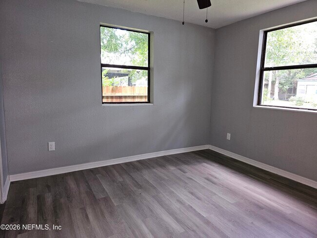 Foto del edificio - 1407 W 31st St