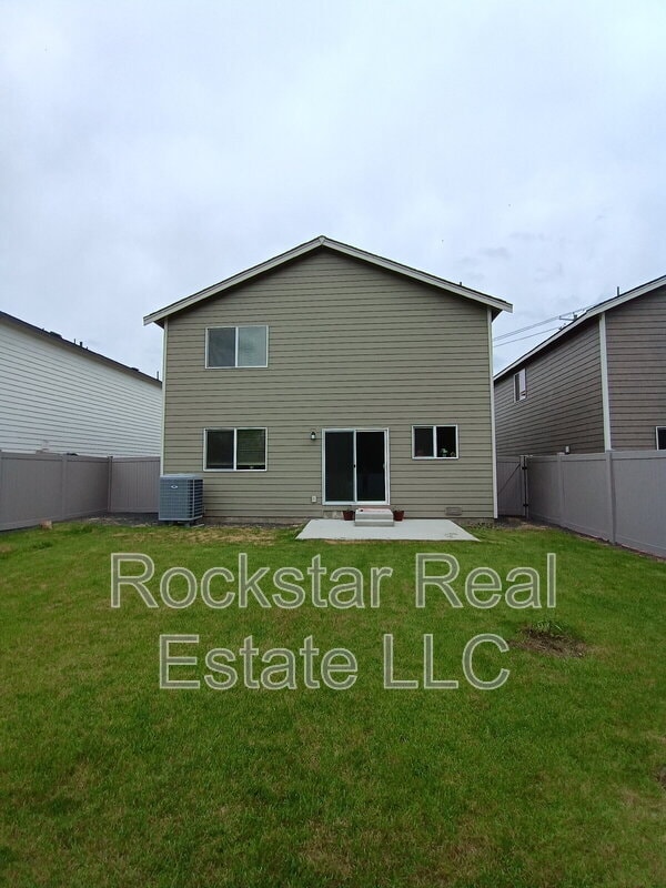 Building Photo - 109 W Goldenrod Ave