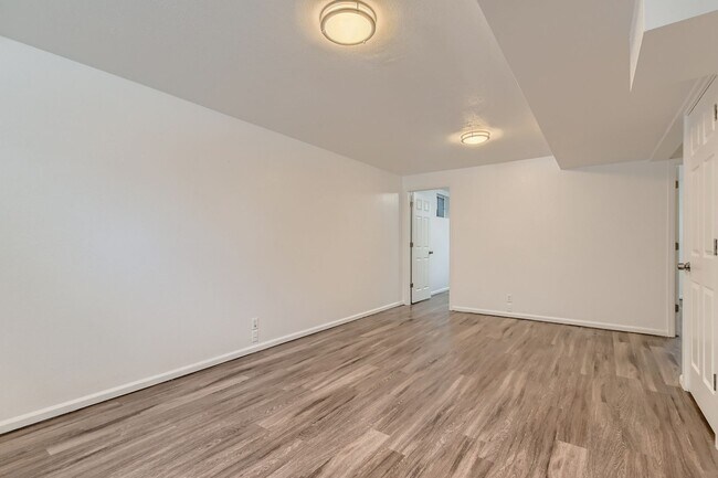 Building Photo - 1641 Phillips Dr
