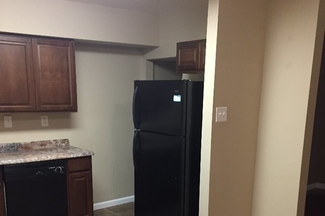 kitchen - 503 N 5th St