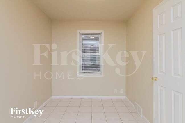 Building Photo - 1369 Hinman St