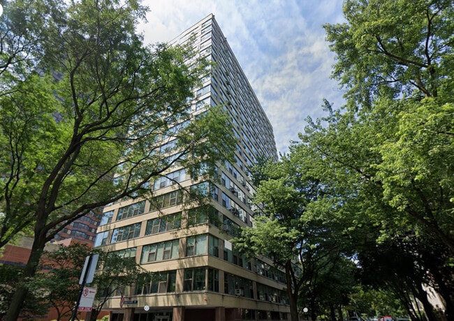 Building Photo - 2970 N Lake Shore Dr