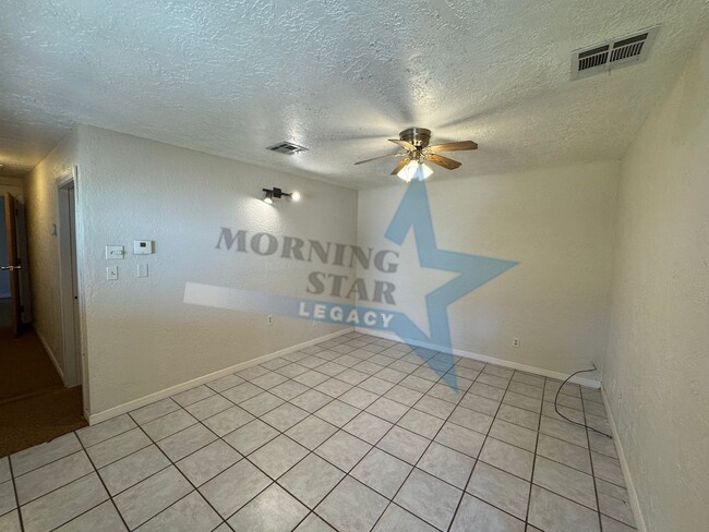 Building Photo - Adorable 2 bedroom back house in Mesilla P...