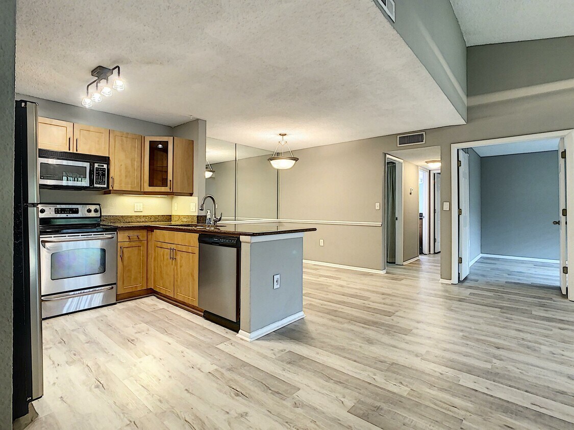 Cocina y Comedor pequeño - 10530 Waterview Ct