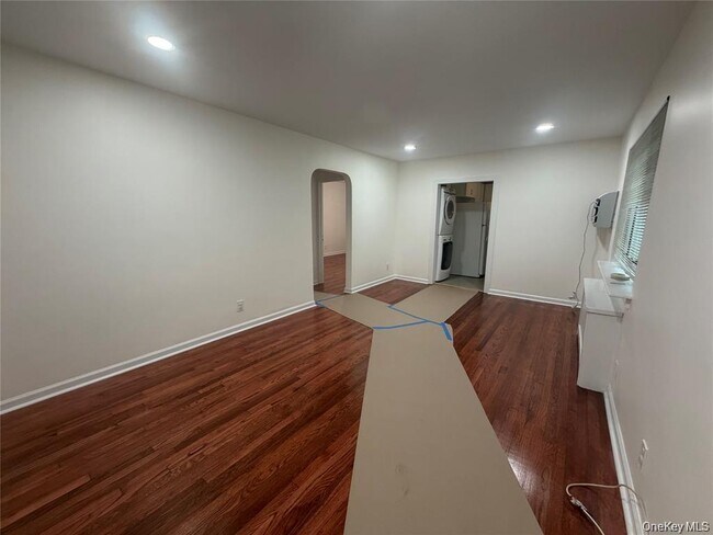 Foto del edificio - 72-31 Little Neck Pkwy