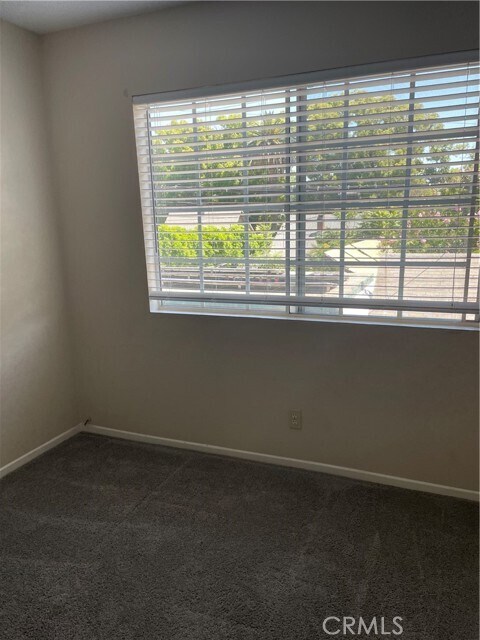Building Photo - 532 N Sultana Ave