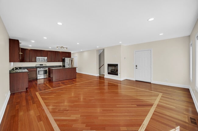Foto del edificio - 548 E 50th St