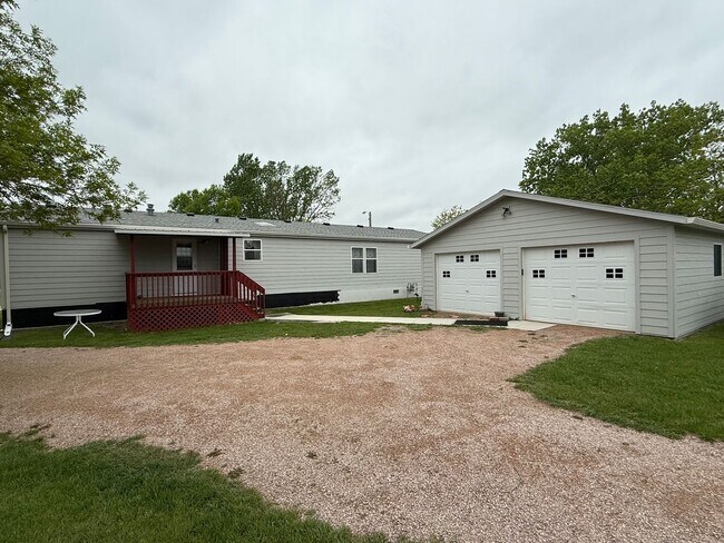Building Photo - 3 Bedroom, 2 Bath Home for Rent