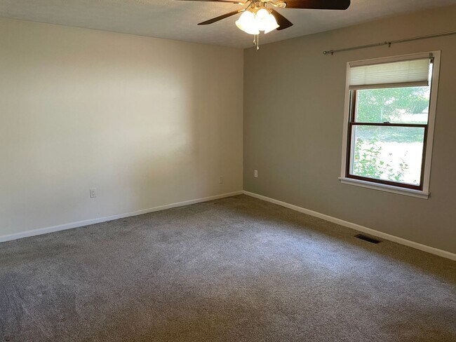 Foto del edificio - Beautiful, Large Duplex in a quiet Brookvi...
