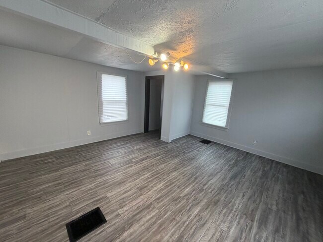 Foto del edificio - 1002 W Williams St