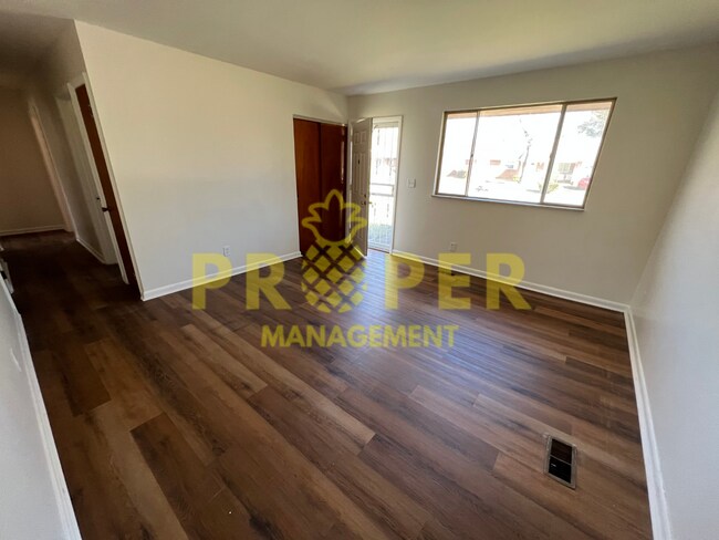 Building Photo - 3 bedrooms 1.5 bathrooms