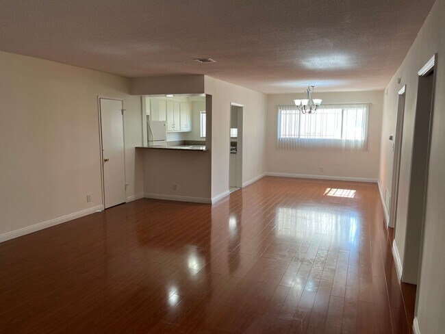 Foto del edificio - 1065 S Holt Ave