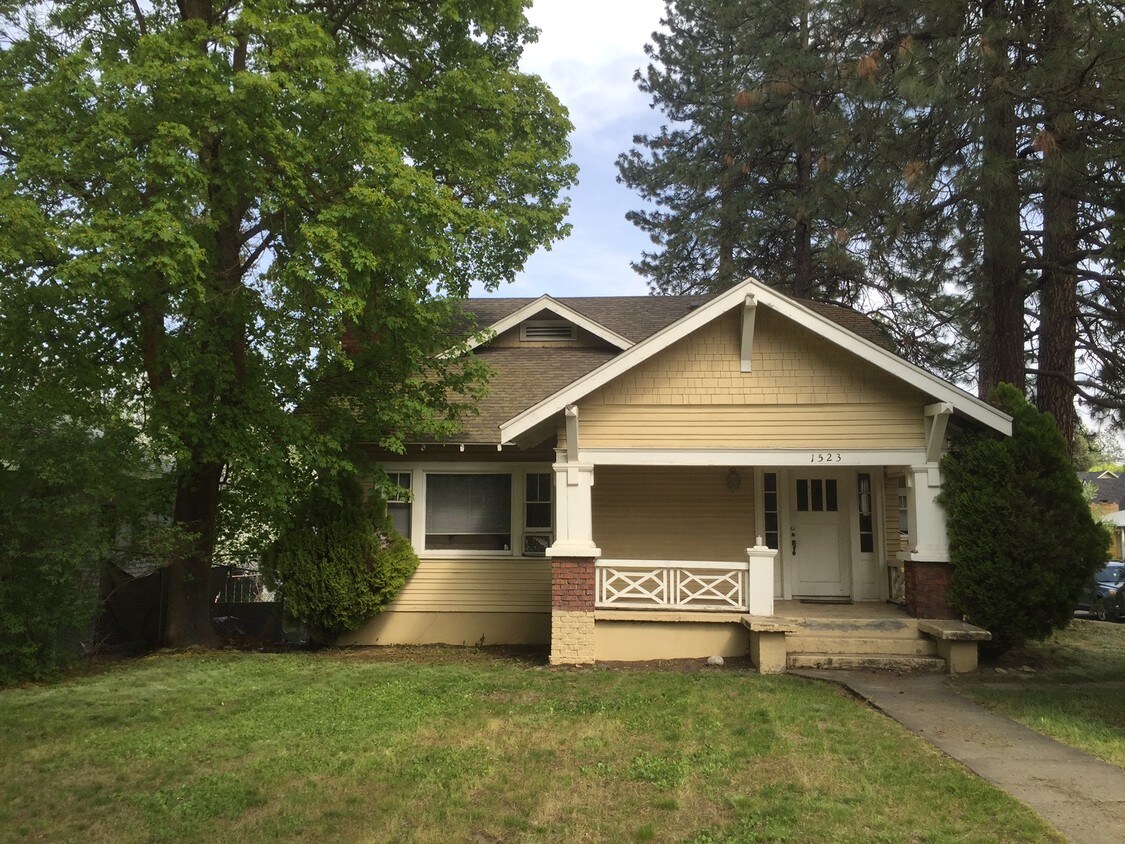 Triplex - 1523 S Grand Blvd