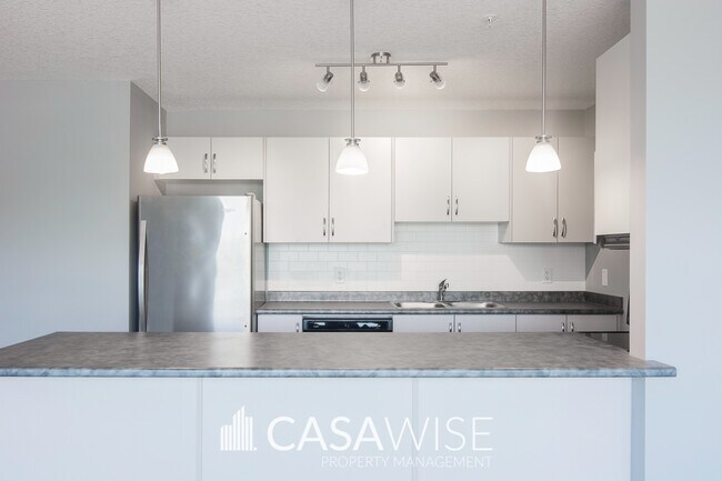 Photo du bâtiment - 9113-111 111 Ave NW