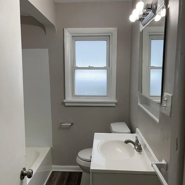 Foto del edificio - 4304 E 164th St