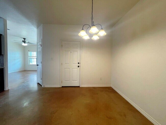Building Photo - KAREY DR 510