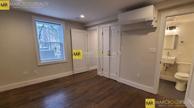 Building Photo - 364 Hanover St