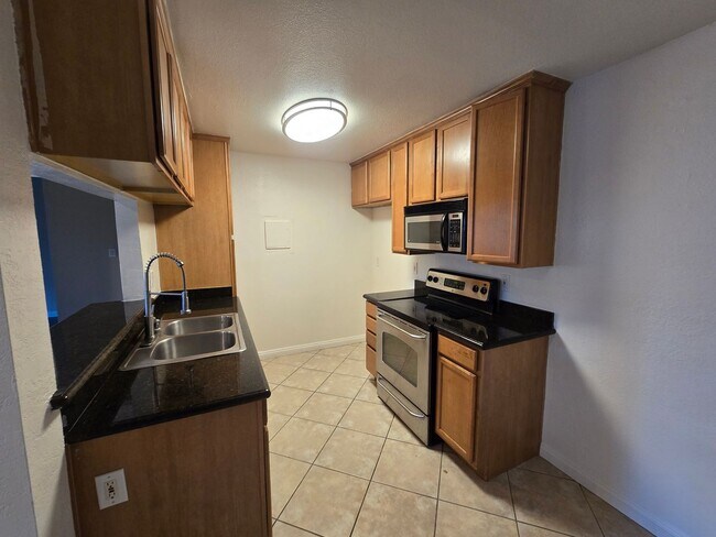 Foto del edificio - Monterey Villas: Lower 1 Bedroom 1 Bath Condo