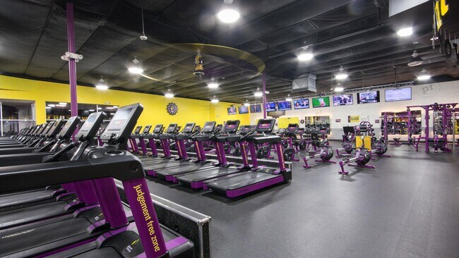Planet Fitness San Pablo Ave. - 527 18th St