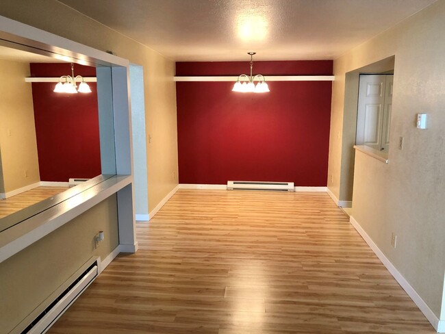 Foto del edificio - Updated 2 Bedroom Condo in Prime Redmond L...