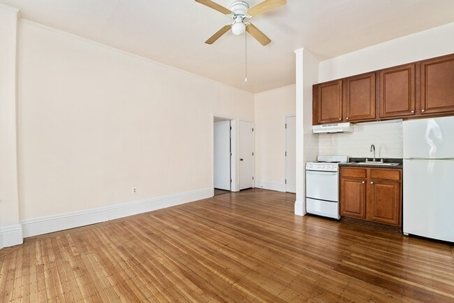 Building Photo - 9 Buswell St