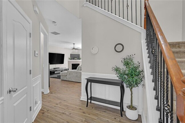 Building Photo - 5312 Lakerock Dr SW