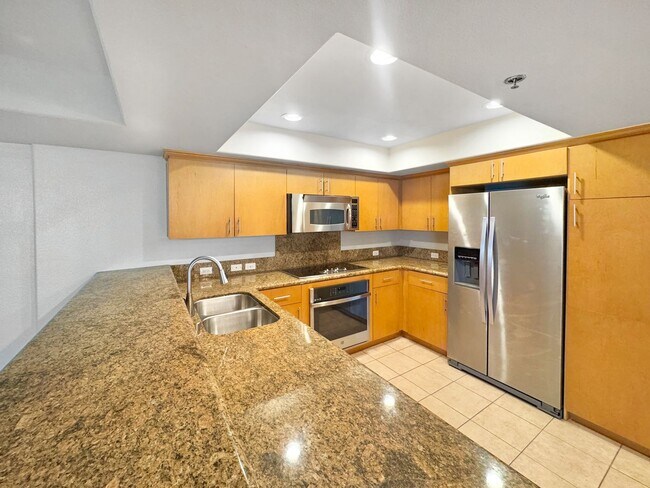 Foto del edificio - SD: Steps from the Beach: 2BD/2BA Condo in Pacific Beach with Balcony, W/D & Covered Parking