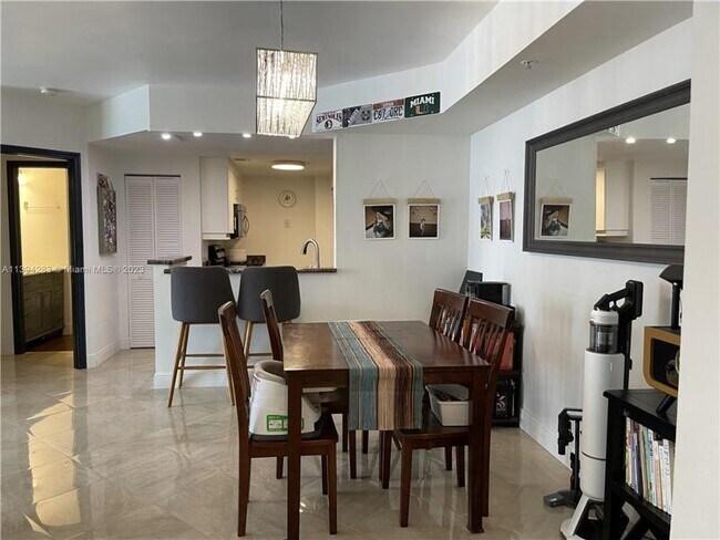 Building Photo - 701 Brickell Key Blvd