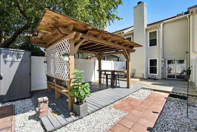 Foto del edificio - 4709 Woods Edge Rd