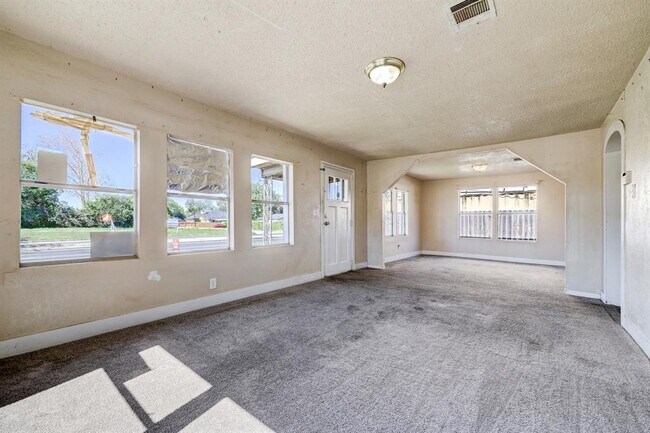 Building Photo - 9029 Cullen Blvd