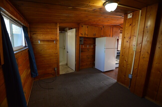 Building Photo - 1206 W Tomichi Ave
