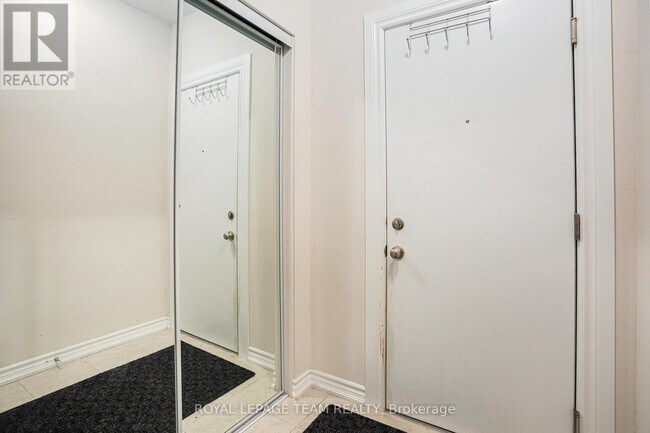 Building Photo - 57 Lyrid Private