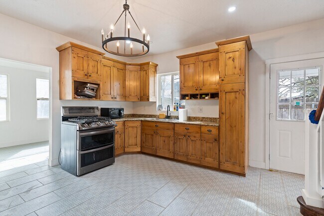 Foto del edificio - 678 N 100 E