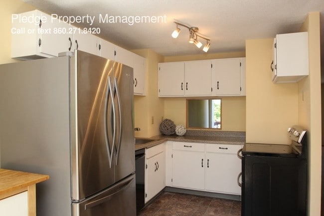 Building Photo - 568 Shennecossett Rd