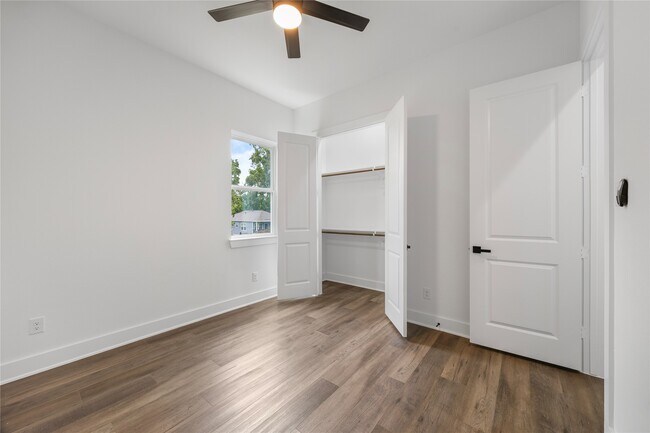 Foto del edificio - 6530 Tuskegee St