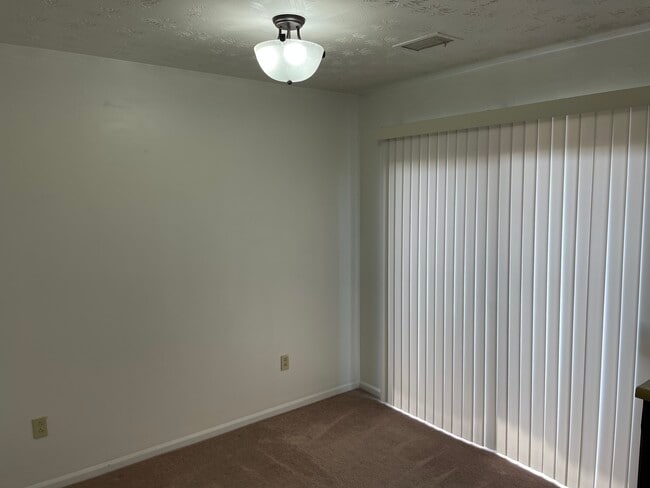 Dinning room - 124 Highland Hills Dr