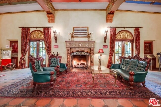 Building Photo - 642 S Bronson Ave