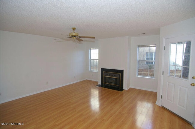 Building Photo - 2938 Mulberry Ln