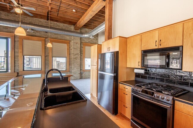 Foto del edificio - Modern Downtown Milwaukee Condo for Rent